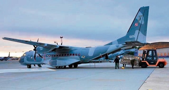 Na pokład polskich samolotów załadowano około 18 ton pomocy humanitarnej dla Nepalczyków