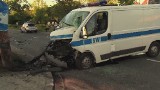 Wrocław. Wypadek karetki więziennej. 8 rannych (wideo)