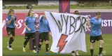 Piłkarki nożne AZS UJ Kraków poparły żądania strajku kobiet na meczu transmitowanym przez TVP Sport