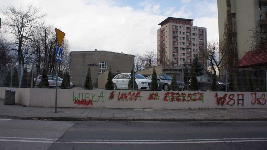 Krótki wywiad: urzędnicy usunęli kioski, żeby powiększyć parking