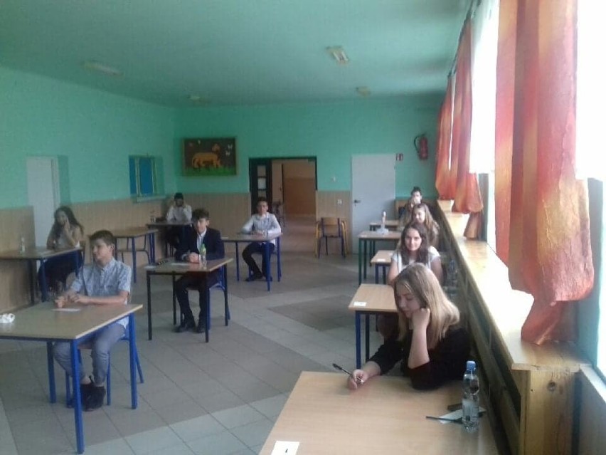 Uczniowie w Gielniowie wreszcie przystąpili do egzaminu ósmych. Wcześniej zakażona była nauczycielka