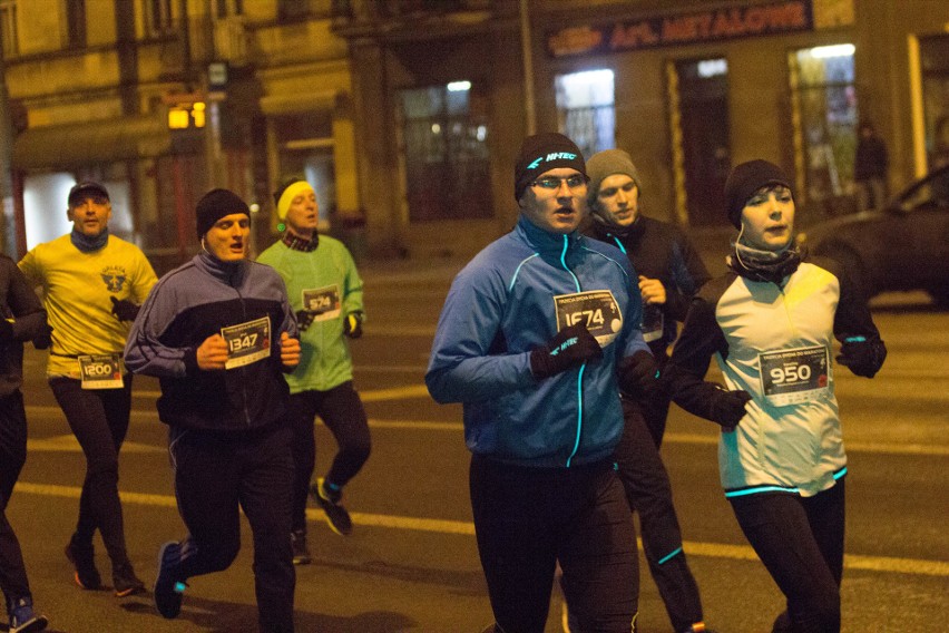 Trzecia Dycha do Maratonu 2018. Nocne marki biegowe w akcji (ZDJĘCIA, WIDEO)