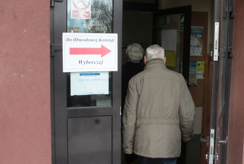 Wybory samorządowe 2018 w Radomiu rozpoczęte. Zobacz jak głosują mieszkańcy [RAPORT NA BIEŻĄCO] [ZDJĘCIA]