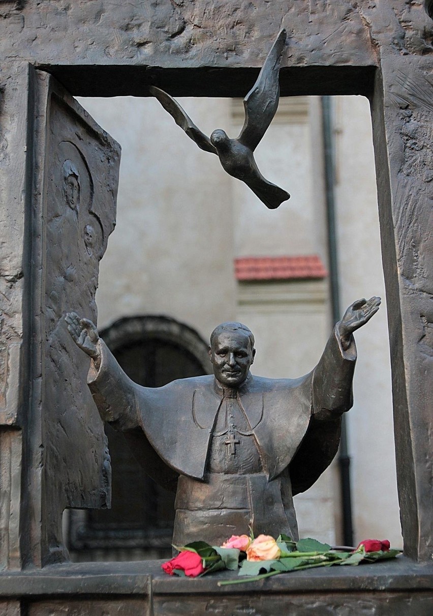 Kraków. Wystawa rzeźb Jana Pawła II autorstwa Dźwigaja [ZDJĘCIA]