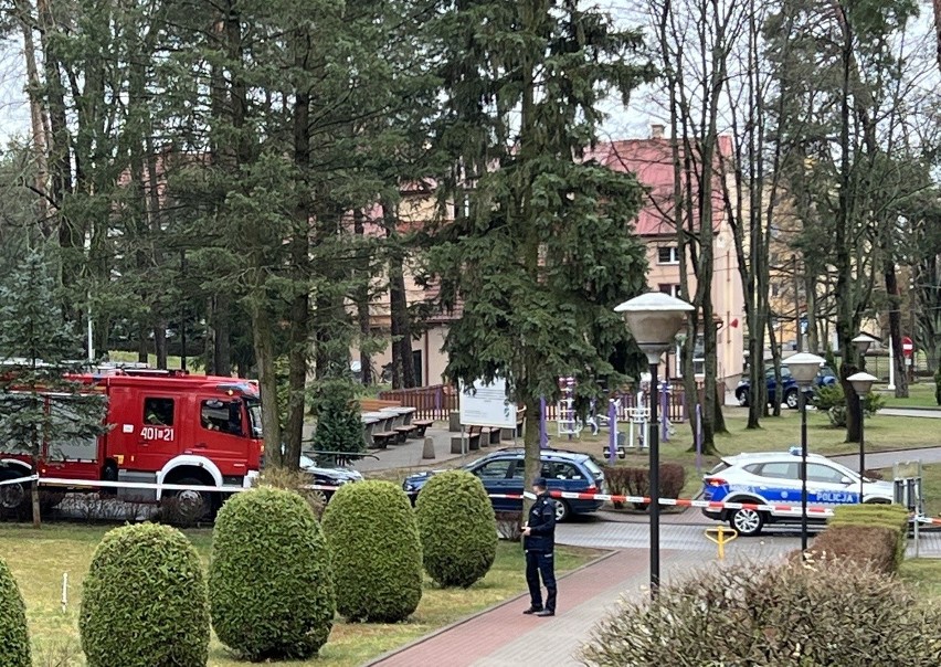 Policjanci ćwiczyli działania obronne na wypadek zagrożenia...