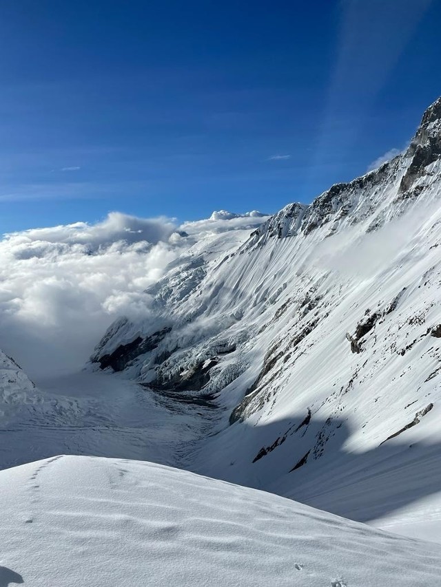 Andrzej Bargiel czeka na okno pogodowe, aby zaatakować Mount Everest