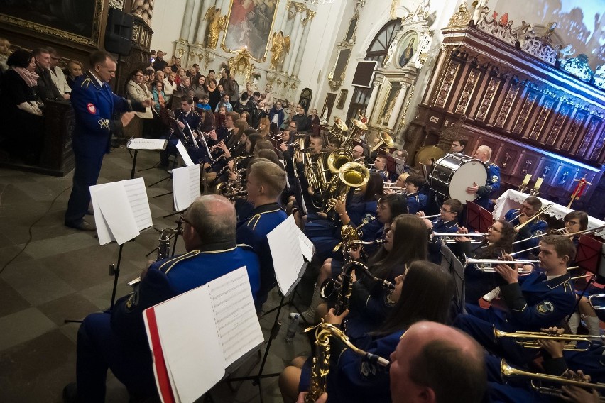 Koncert orkiestry dętej w bazylice w Koronowie...