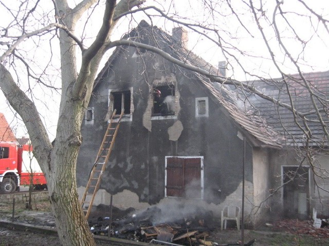 Podczas pożaru zniszczeniu uległ pokój na poddaszu oraz dach