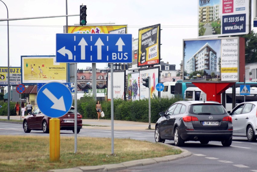 Na rondo pod zamkiem w ciągu godziny wjeżdża ok. 7 tys. aut