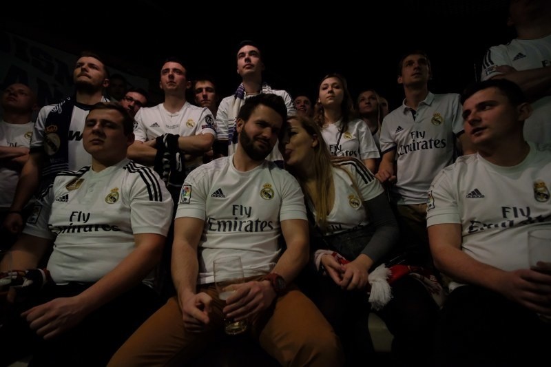 Zlot fanów Realu podczas meczu FC Barcelona - Real Madryt