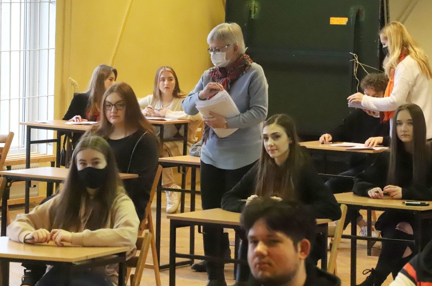 Próbna matura 2021 w powiecie grójeckim. Uczniowie zaliczają ostatni test przed majowymi egzaminami