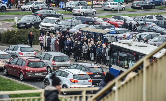 Trasa: Przylesie -> Wyścigowa/ Wyścigowa -> PrzylesiePRZYLESIEPrzylesieAkademicka/RomanowskiejRejewskiego/AkademickaRejewskiego/AuchanFordońska/WiślanaFordońska/SochaczewskaFordońska/KaplicznaDworzec WschódWYŚCIGOWA