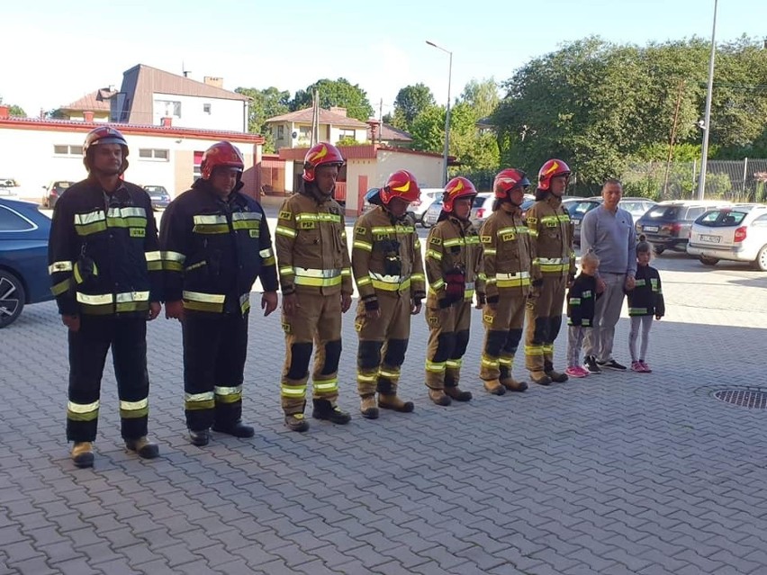 Limanowa. Oddał krew, w nagrodę wraz z córkami gościł u strażaków