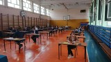 Matura 2020 - matematyka. Tak przebiegał egzamin maturalny w powiecie pińczowskim [ZDJĘCIA]