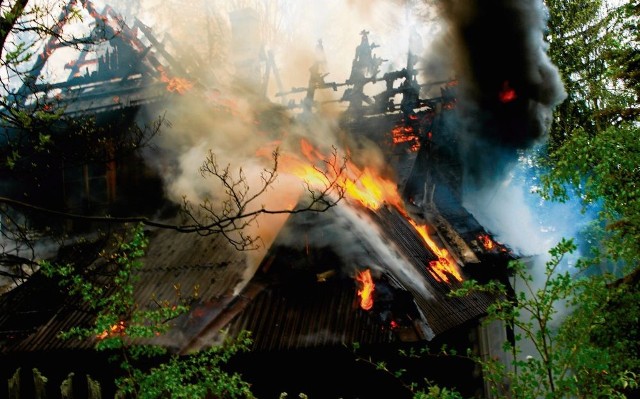 Dom przy Smrekowej palił się dosłownie jak zapałka