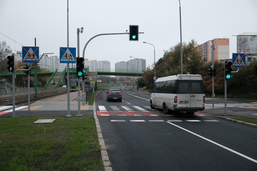 Przejście ułatwia dojście na przystanek tramwajowy Żegrze II