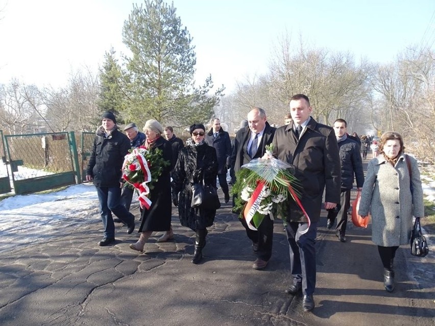 Sosnowiec: W Ostrowach Górniczych uczczono pamięć zamordowanej 70 lat temu rodziny Mackiewiczów FOTO