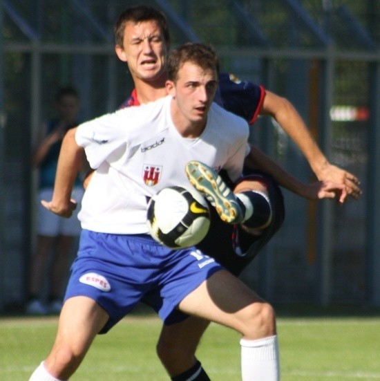 19-letni Łukasz Pazurkiewicz (z przodu) uzgodnił już warunki swojej gry w MKS-ie.