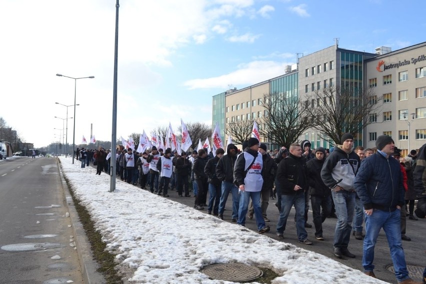 Strajk w JSW: górnicy Jas-Mos pod siedzibą spółki