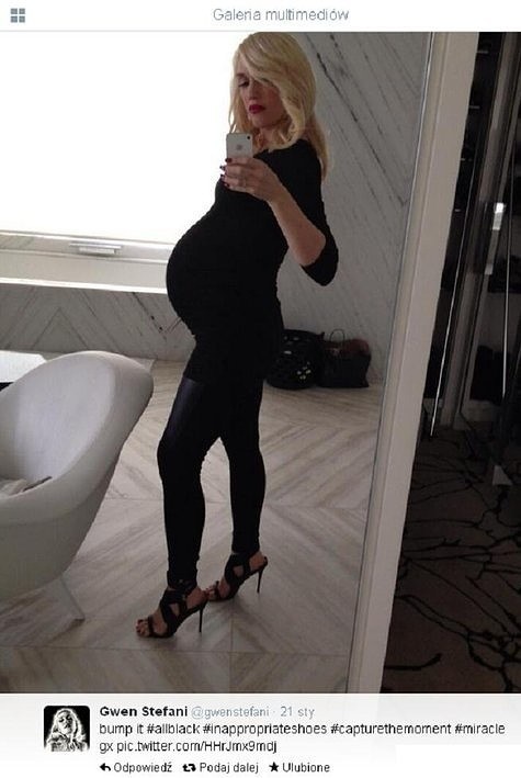 Gwen Stefani długo nie pokazywała swojego ciążowego brzucha. W końcu zamieściła na swoim Twitterze fotkę, na której widać piosenkarkę w zaawansowanej ciąży! Jak myślicie, który to już miesiąc?CZYTAJ TAKŻE: GWEN STEFANI W CIĄŻY!(fot. screen Twitter)