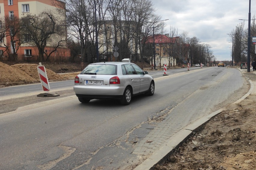 Kolejne drogowe „wąskie gardło” na Racławickich. Chodzi o 300-metrowy odcinek od jednostki wojskowej do Spadochroniarzy