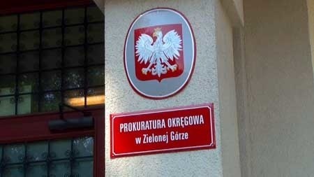 44-letnia kobieta przeklejała kody kreskowe na artykułach by mniej zapłacić za zakupy. Teraz odpowie przed sądem.