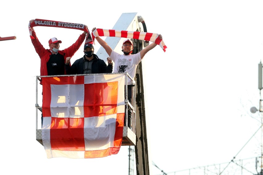 Żużlowcy znad Brdy wygrali w poniedziałek z "Jaskółkami"...