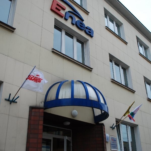 Związkowcy oflagowali budynek Enei w Bydgoszczy