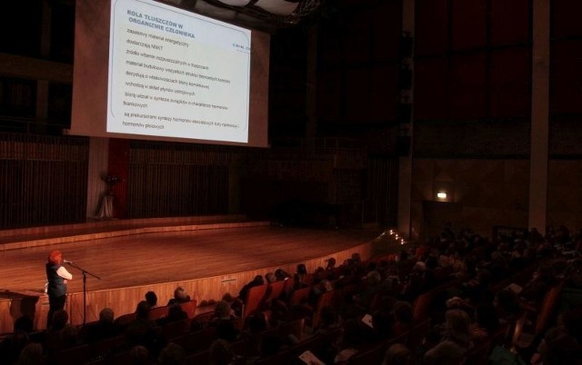 O roli tłuszczów w organizmie człowieka, ale też zbawiennej mocy  witamin mówiła w środę podczas konferencji naukowo-szkoleniowej Anna Smolarz, z warszawskiej stacji sanepidu.  