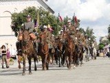 Widowiskowa defilada w centrum Radomia (zdjęcia)