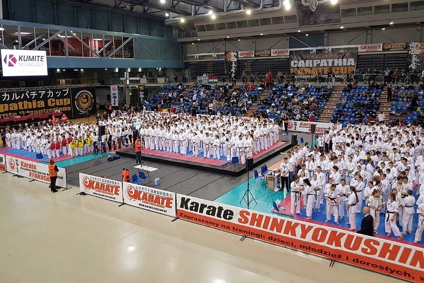 Medale skarżyskich karateków SKSW na jednym z największych turniejów w Europie – Carpathia Cup 2020 w Rzeszowie [ZDJĘCIA]