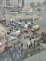 Poważny wypadek na Placu Rodła w Szczecinie. Samochód wjechał w pieszych [ZDJĘCIA]