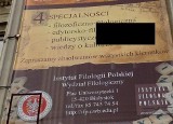 Błędy ortograficzne na reklamie filologii polskiej (zdjęcia)