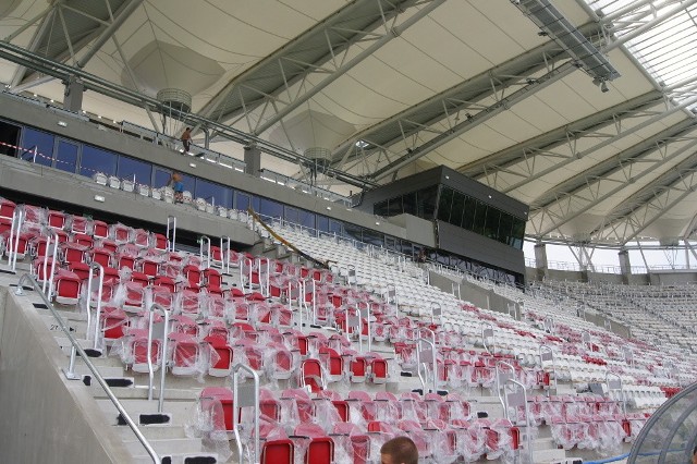 Komplet widzów obejrzy mecz otwarcia nowej trybuny Łódzkiego Klubu Sportowego.