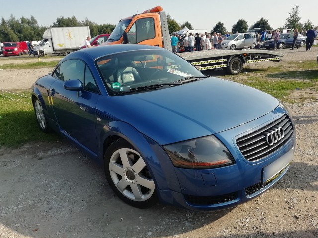 Audi TT. Pojemność silnika: 1.8. Rok produkcji: 1999. Stan licznika: 193 tys. km. Cena: 11,8 tys. zł