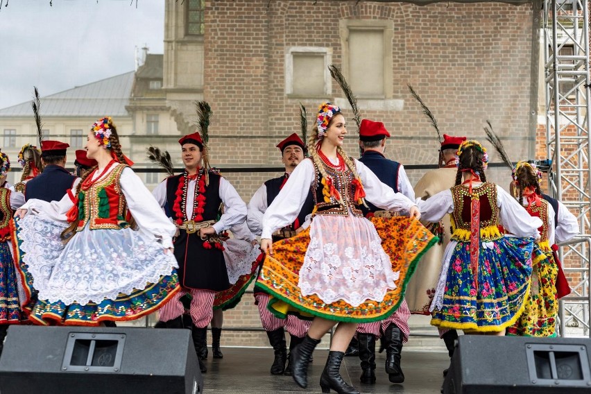 Występ Zespołu Pieśni i Tańca "Krakowiacy" otworzył jarmark...