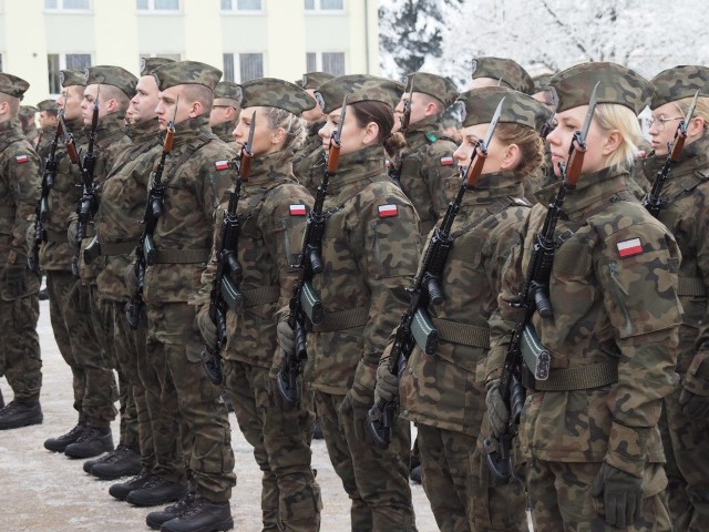 W sobotę 10 grudnia taką przysięgę złożyło w Koszalinie łącznie 166 nowych żołnierzy