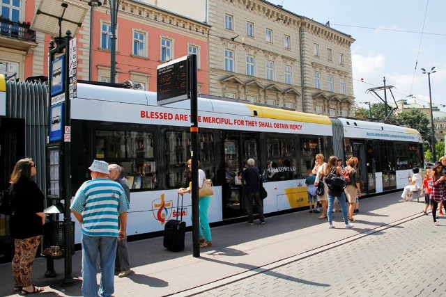 Każdy może już podróżować tramwajem, którym jechał papież