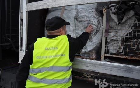 10 ton nielegalnych śmieci nie trafi do naszego regionu. Zatrzymali je celnicy z Torunia