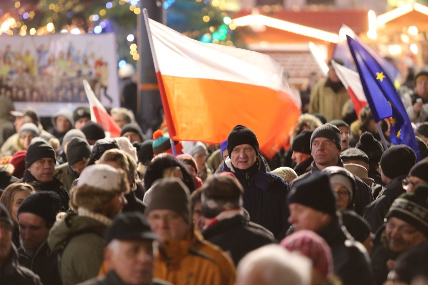 Demonstracja przeciw PiS w Katowicach 13 grudnia 2016