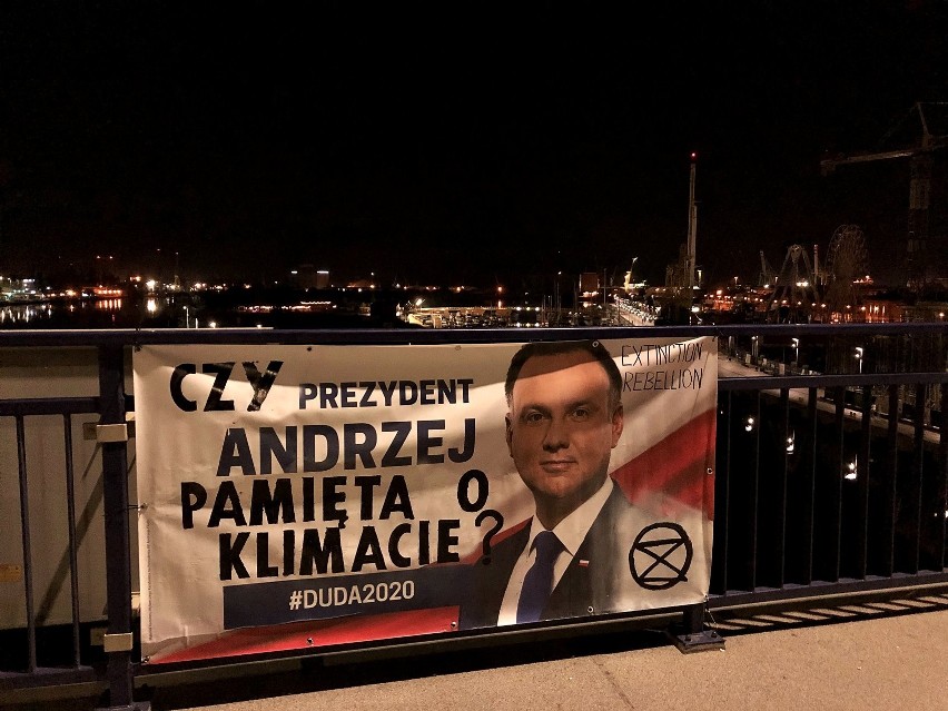 Aktywiści ze Szczecina przypominają prezydentowi Dudzie o wyborczych obietnicach