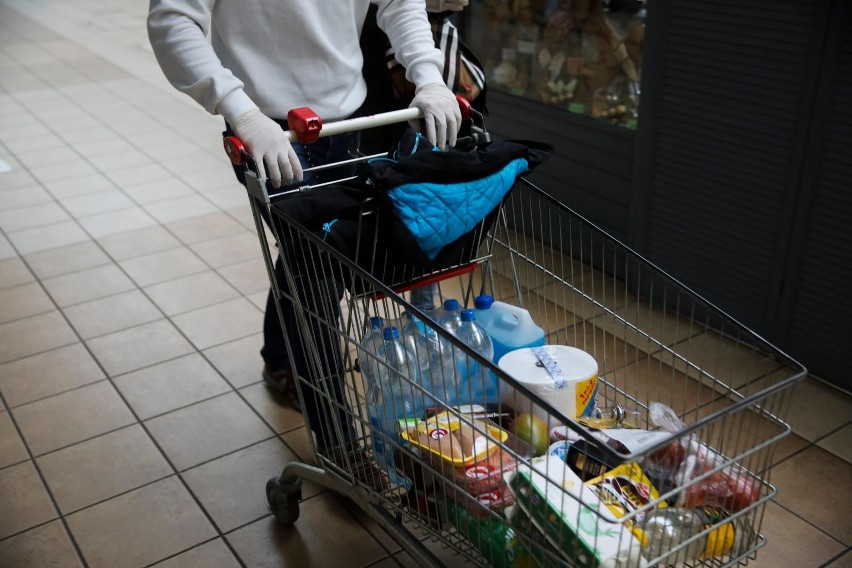 Sklepy „Easy Auchan” będą otwarte, podobnie jak stacje...