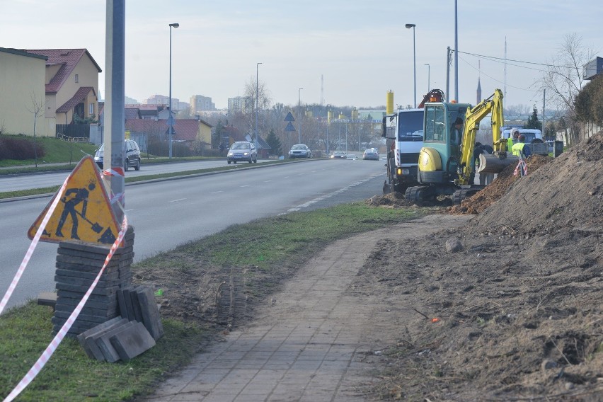 Ruszyła budowa kładki pieszo-rowerowej nad ruchliwą ulicą Szarych Szeregów w Radomiu