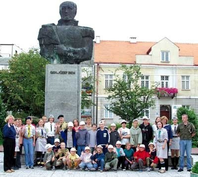 Zajęcia nieobozowej akcji odbywają się również na pl. Bema, gdzie zrobiliśmy to pamiątkowe zdjęcie