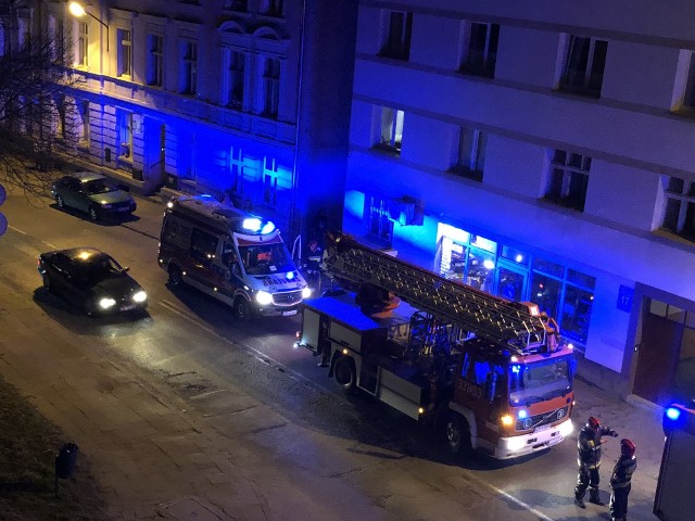 Do pożaru doszło w mieszkaniu przy ulicy Konstytucji 3 Maja w Koszalinie. Na miejscu jest straż pożarna z Koszalina. Na chwilę obecną nie ma informacji o osobach poszkodowanych. Sygnał o zdarzeniu dostaliśmy na alarm@gk24.pl od naszego Internauty. Zobacz także: Pożar samochodu w Białogardzie 
