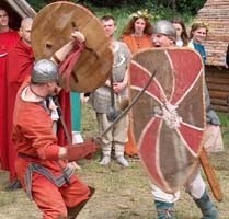 Jaćwingowie obecnie pojawiają się na archeologicznych festynach w Suwałkach. Nie wiadomo, kiedy dotrą do Pobondzia.