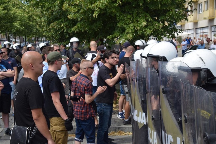 I Marsz Równości w Częstochowie. Były próby jego...