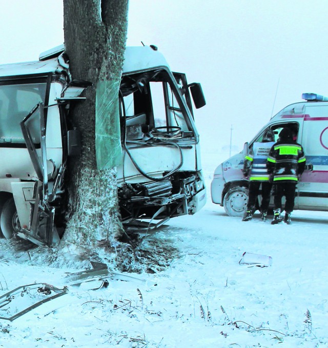 Ratownicy z Więcborka 6 grudnia jechali do wypadku autobusu w okolicach Pawłówka w powiecie człuchowskim