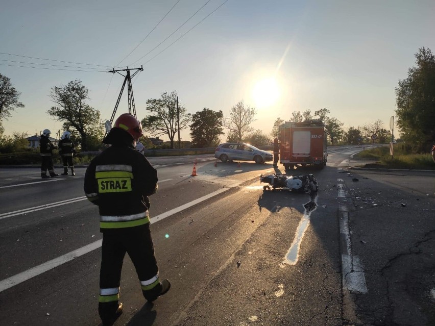 Ranne zostały dwie osoby: kierowca osobówki i motocykla. Na...