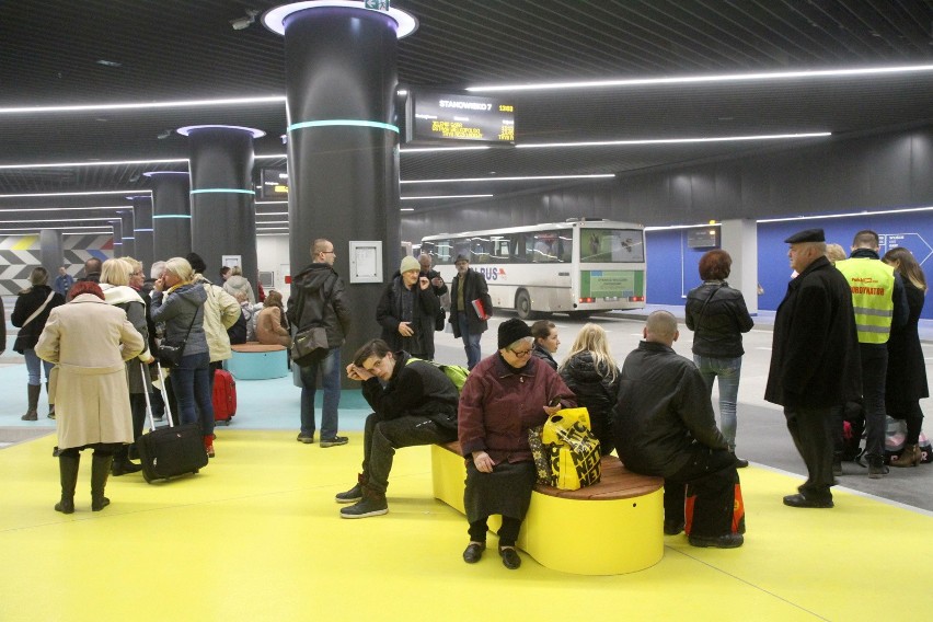 Minął rok od otwarcia nowego dworca PKS w podziemiach galerii Wroclavia. Tak go budowano [ZDJĘCIA]